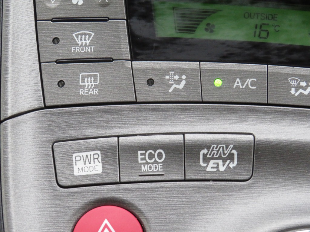 S6380819.jpg