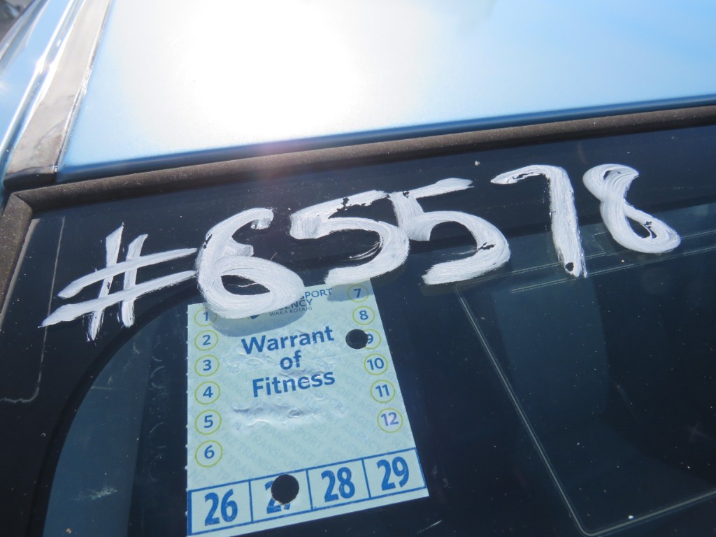S6557819.jpg