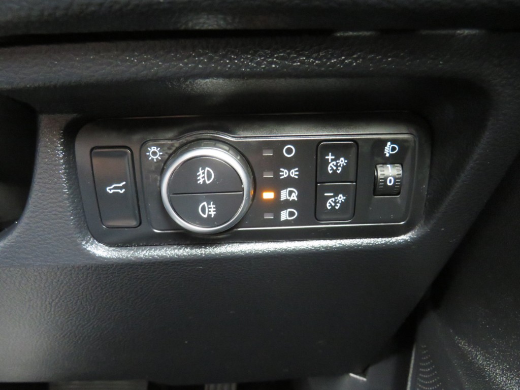 S7077120.jpg