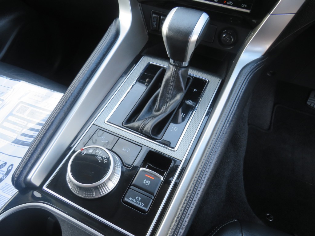 S7078619.jpg