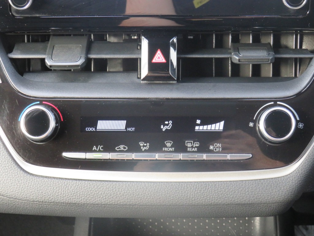 S7081019.jpg