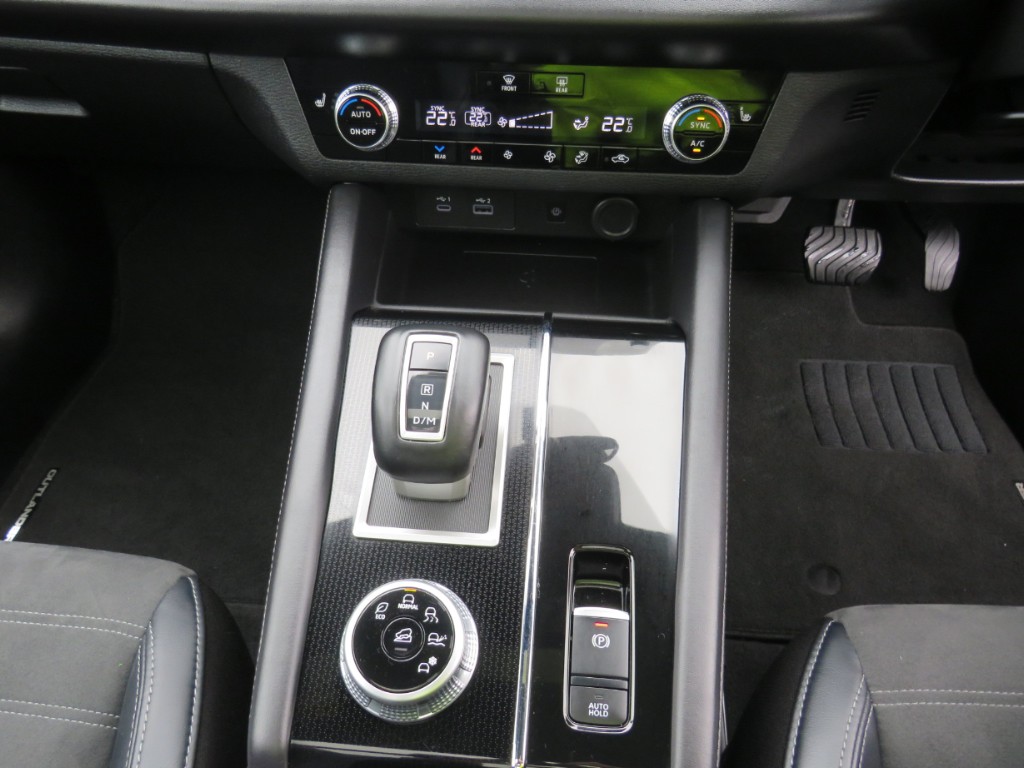S7082919.jpg