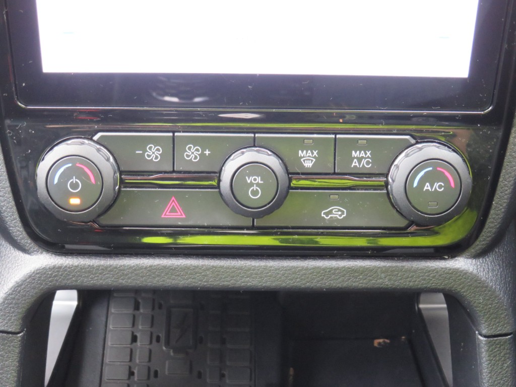 S7083419.jpg