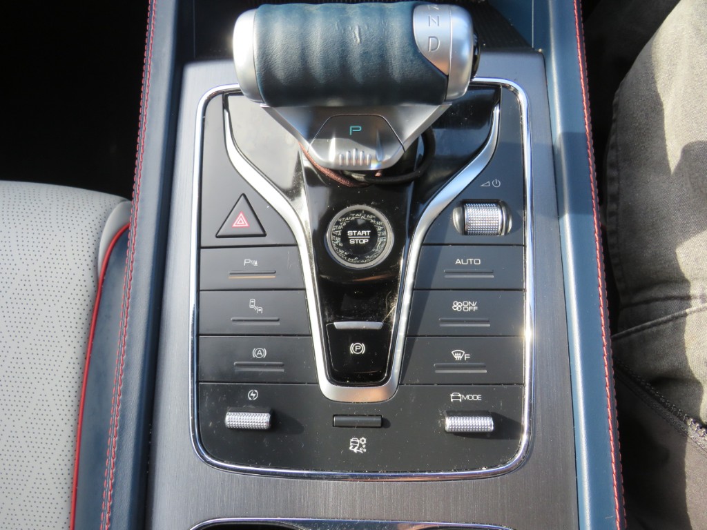 S7083517.jpg