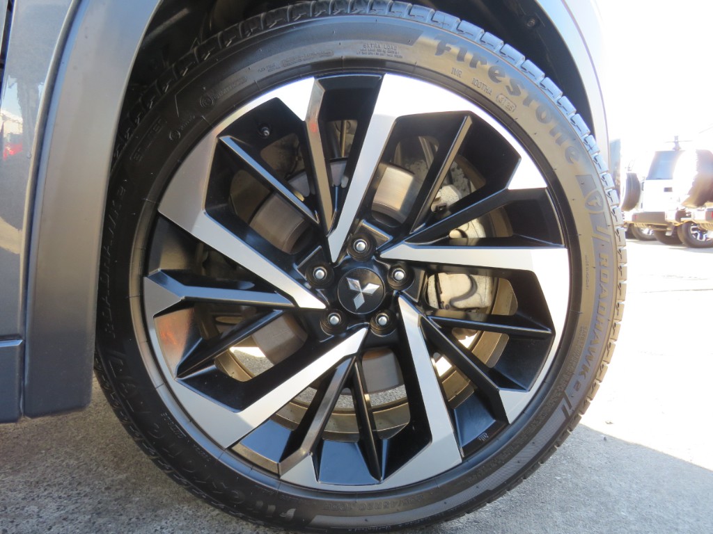 S7108110.jpg