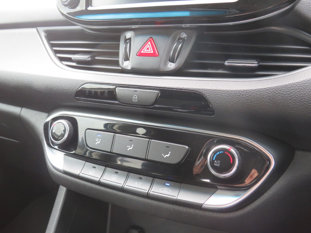 S7113217.jpg