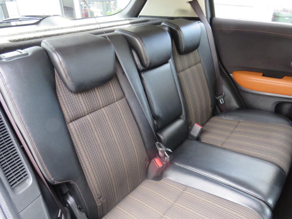 S8058912.jpg