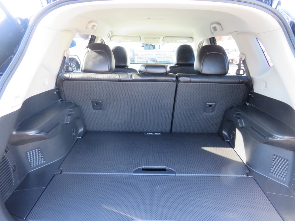 S8103310.jpg