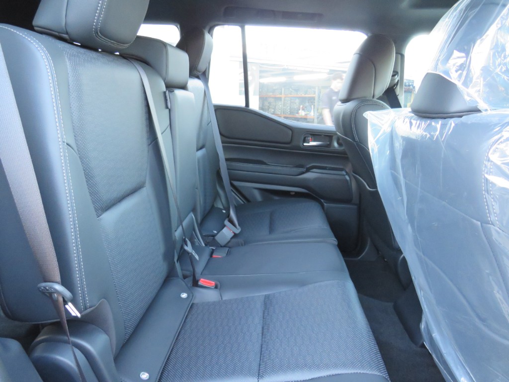 S8105010.jpg
