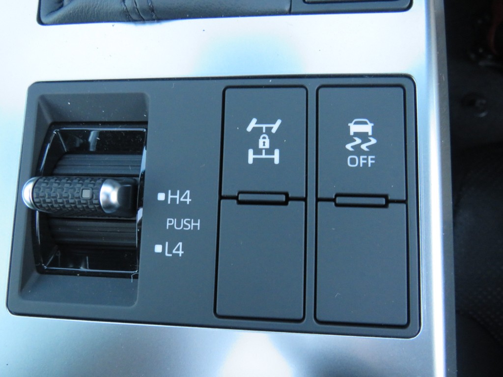 S8105018.jpg