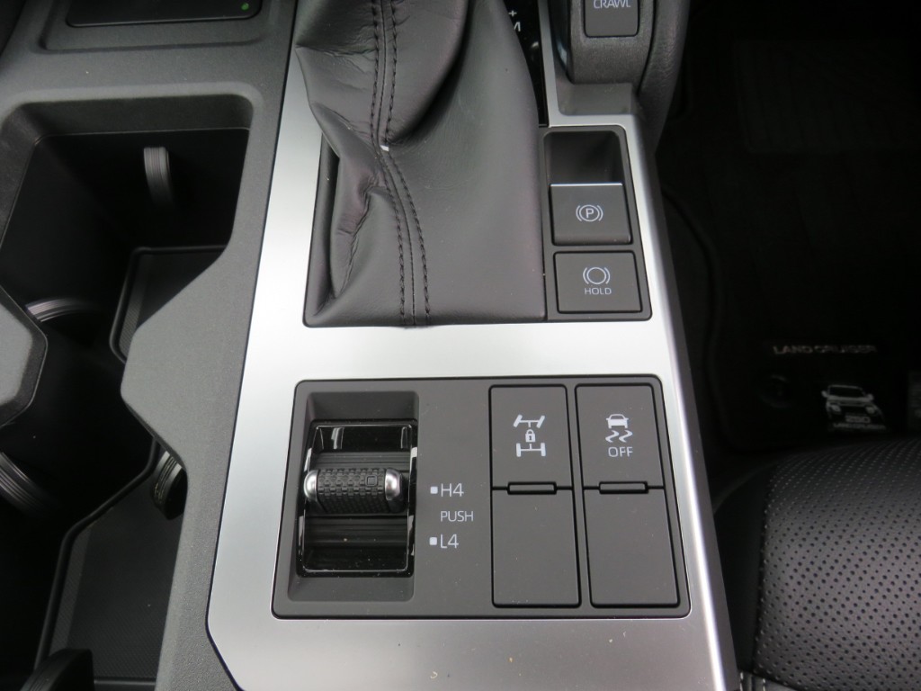 S8106017.jpg