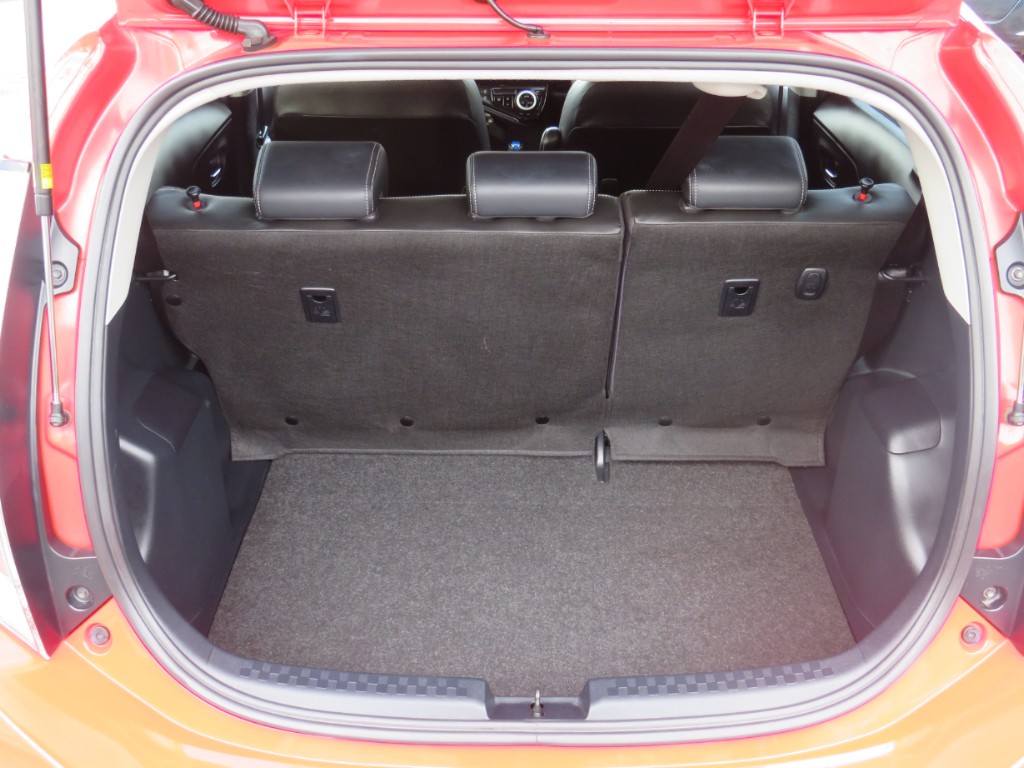 S8109010.jpg